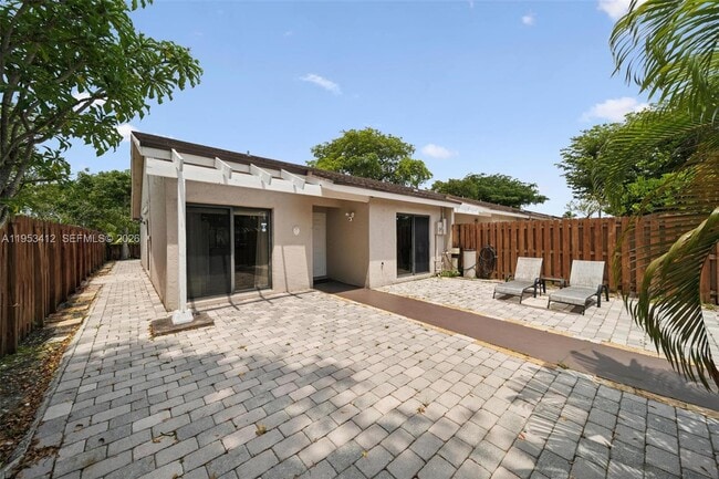 Building Photo - 4949 E Lakes Dr