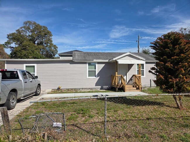 Building Photo - Cozy 3 bedroom 2 bath home in quiet neighborhood