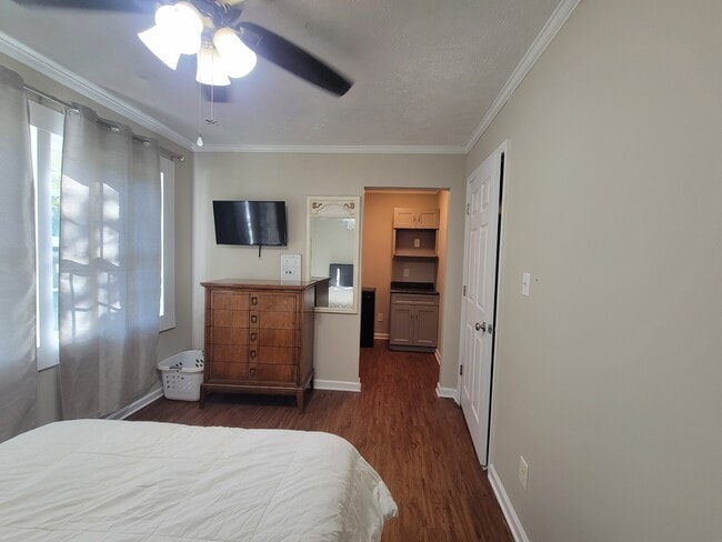 Photo - 2404 Edison St