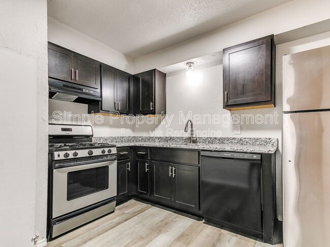 Building Photo - 5832 NW 31st Ter Unit 3