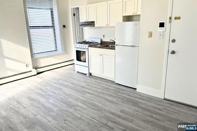 Photo - 66 W Palisade Ave Apartment Unit 2