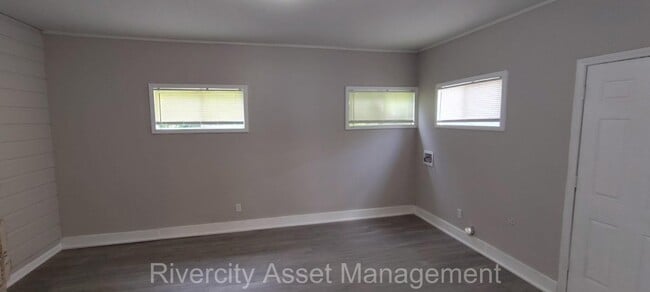 Photo - 2386 Larose Ave