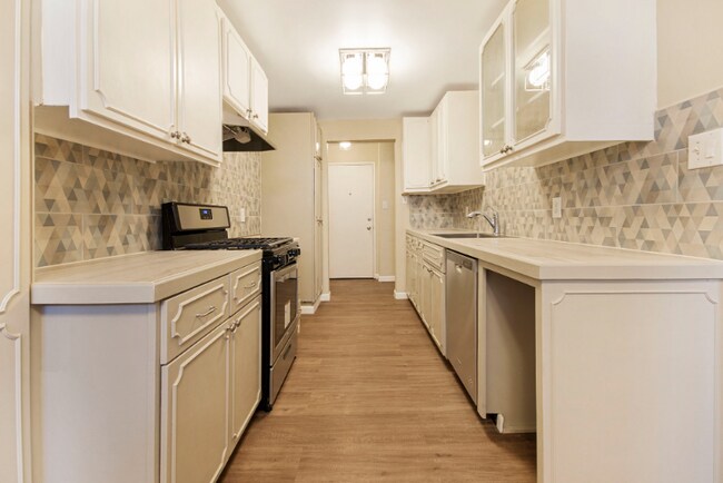 Photo - 1375 N Williams St Unidad 207