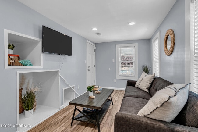 Photo - 68 Clark Ave Unidad 1E