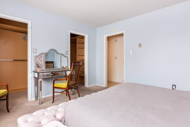 Photo - 960 Larrabee St Unidad 222