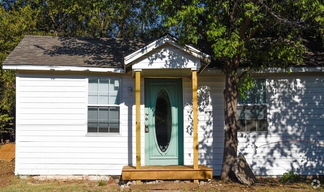 Building Photo - 1 Bed 1 Bath Cottage Rental
