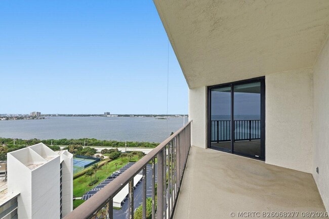 5420 N Ocean Dr
