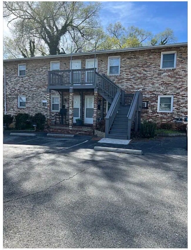 Building Photo - 1416 Moorman Ave NW
