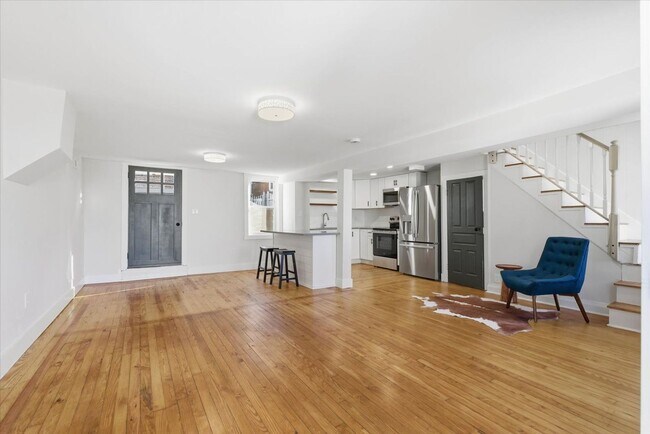 Photo - 305 W Broadway Unidad 305 W Broadway 1/2 - Rear