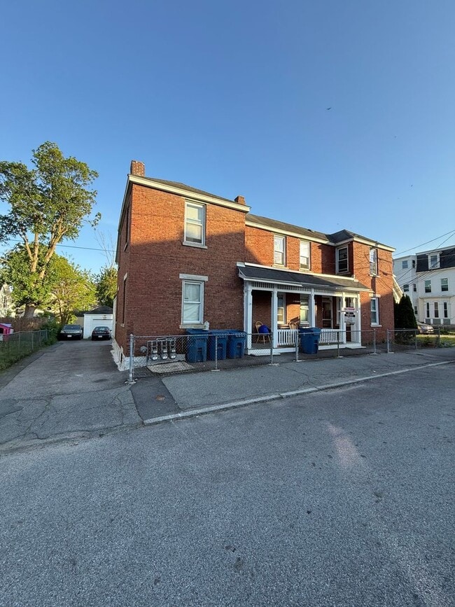 Building Photo - 12 Varney St Unit 16-1 LEFT Rental