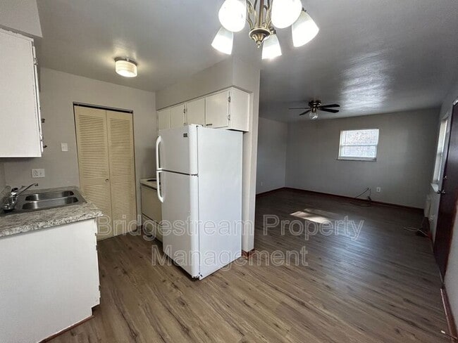 Photo - 226 E Nottingham Rd