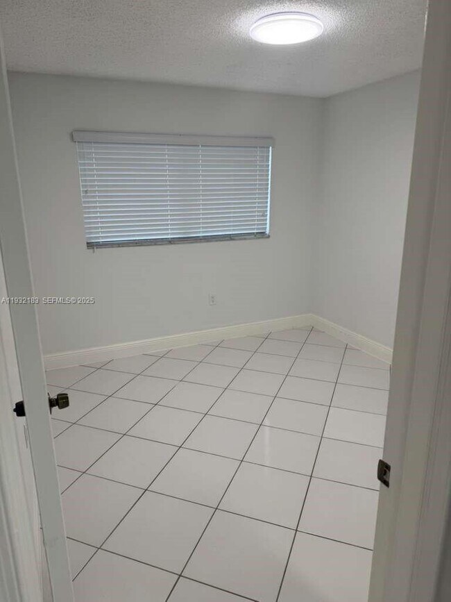 Photo - 9520 SW 8th St Unidad 109