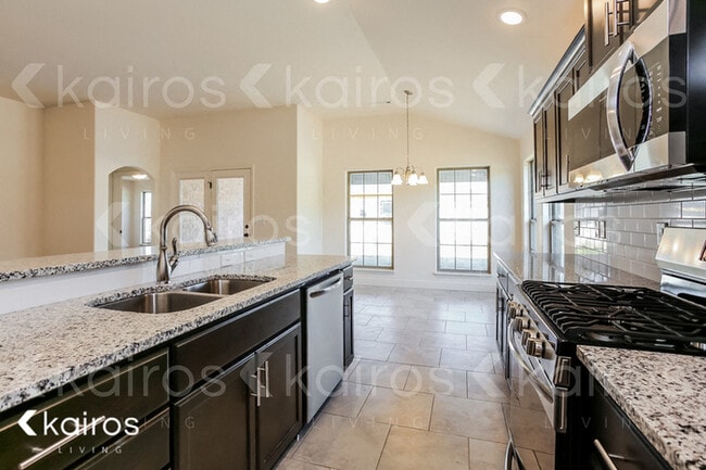 Photo - 105 White Oak St