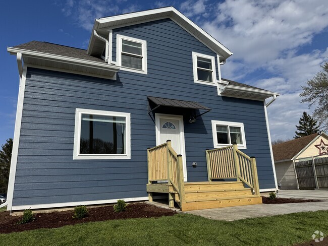 Building Photo - 4944 WI-175 Rental