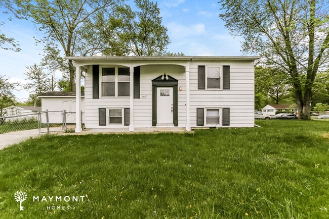 Building Photo - 2637 Sherborne Crescent