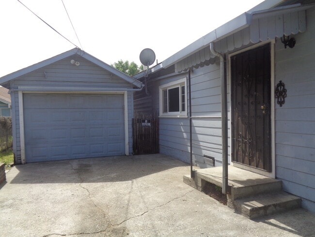 Photo - 642 B St