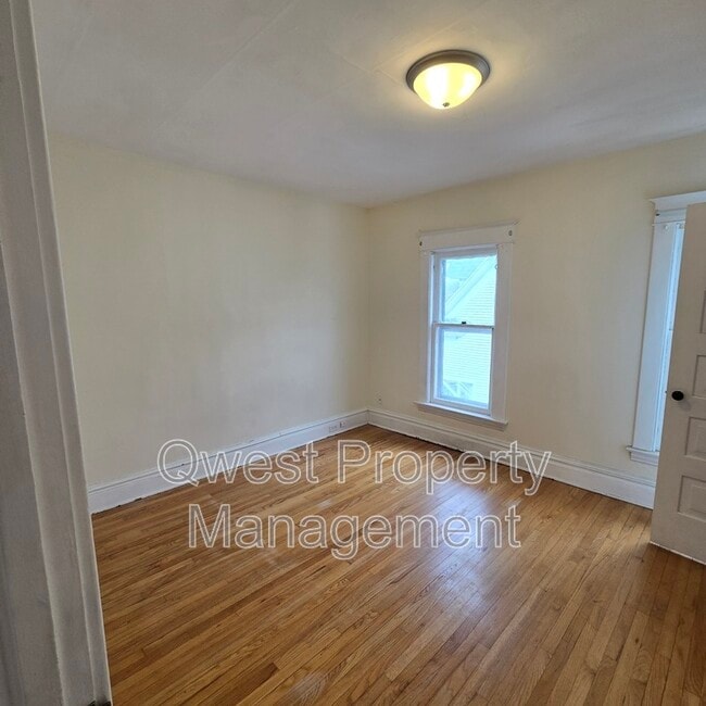 Photo - 1128 Fulton St E