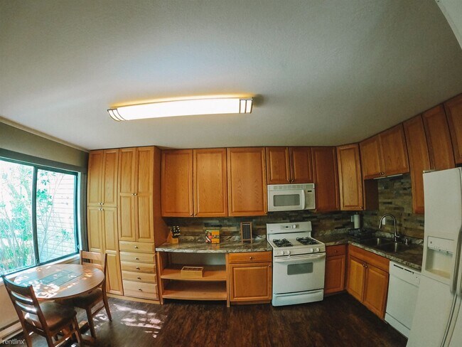 Photo - 2 br, 1.5 bath Condo - 2224 Glacier Street...