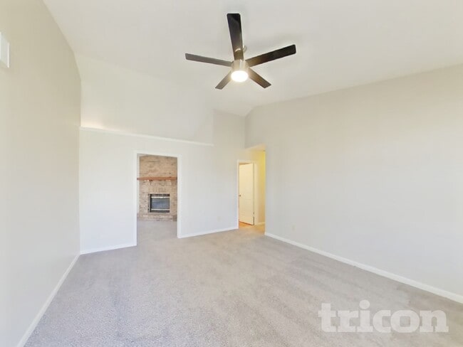 Photo - 1690 Fountain Lk Dr E