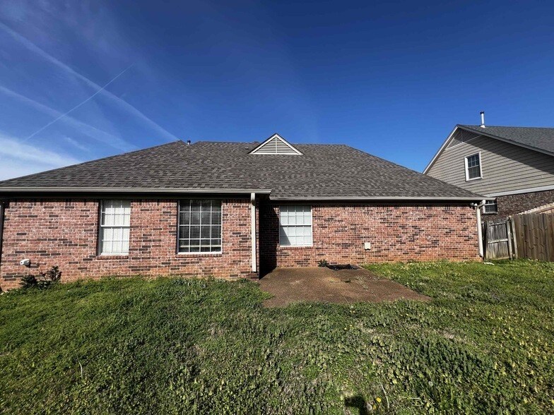 Photo - 1072 Red Fern Cir E