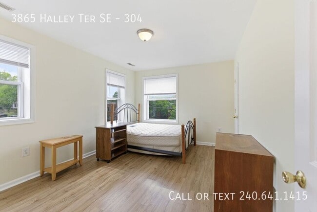 Photo - 3865 Halley Terrace SE