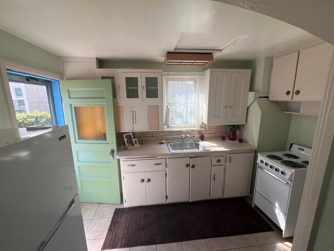 Building Photo - 1824 E San Rafael St Rental