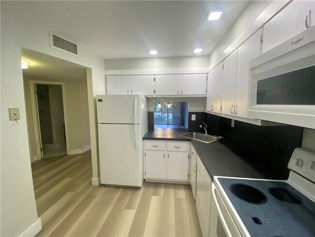 Photo - 2400 E Commercial Blvd Unit 207