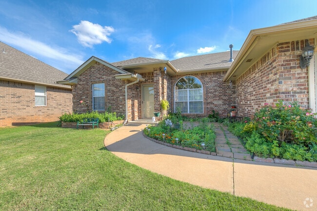 Building Photo - Edmond Schools + 4 bedrooms Rental