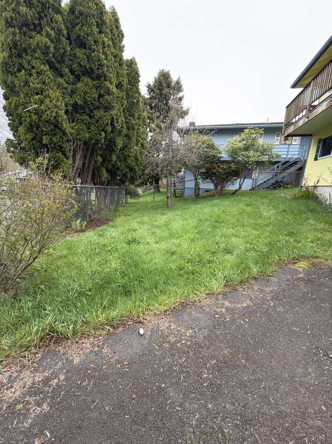 Photo - 2547 NE Holmes Rd