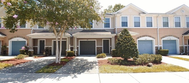 Building Photo - 5976 Pavilion Dr
