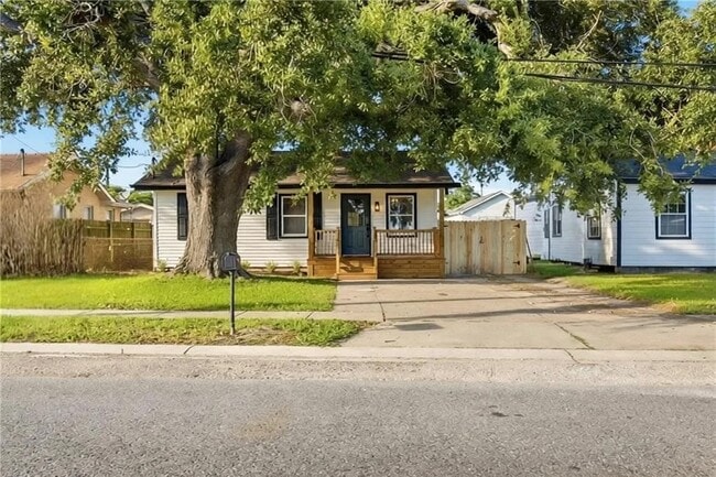 Photo - Friscoville Ave