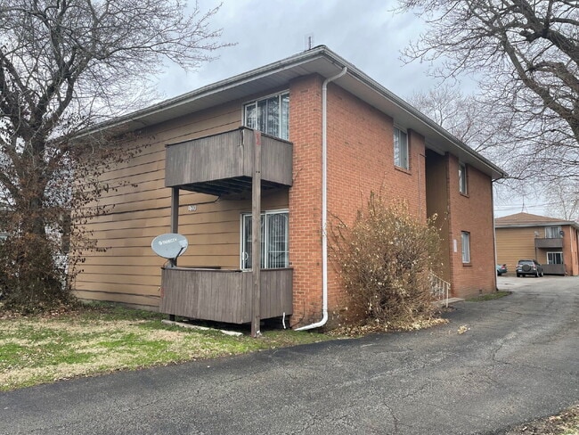 Photo - WAIT… THIS 2 BEDROOM APARTMENT HAS A BALCONY?! Unidad Apt B