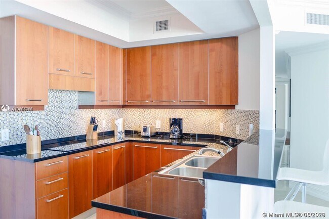 Fully equipped kitchen. - 3101 S Ocean Dr Unit 806