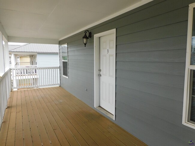 Building Photo - 504 Club Villa Court Rental
