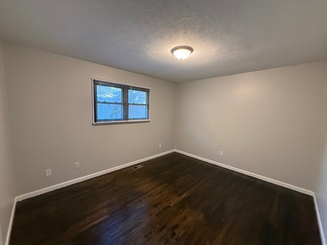 Photo - 647 Faircrest Ave NW