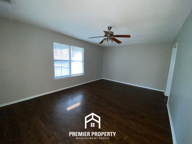 Photo - Charming 3BR Memphis Home with Hardwood Floors, Back Porch & Fenced Yard