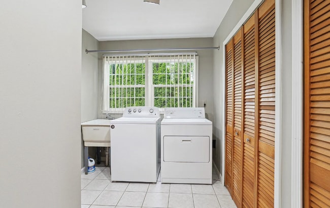 Photo - 21845 Novi Rd