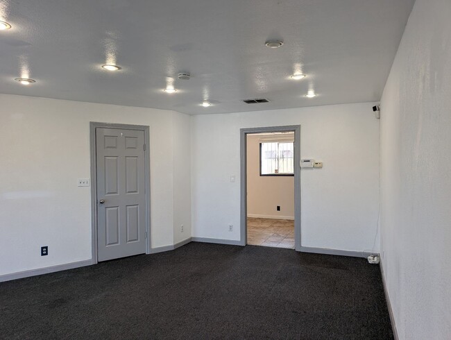 Photo - 966 W Winton Ave