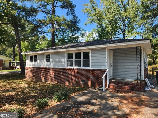 Building Photo - 224 Larkspur Ln