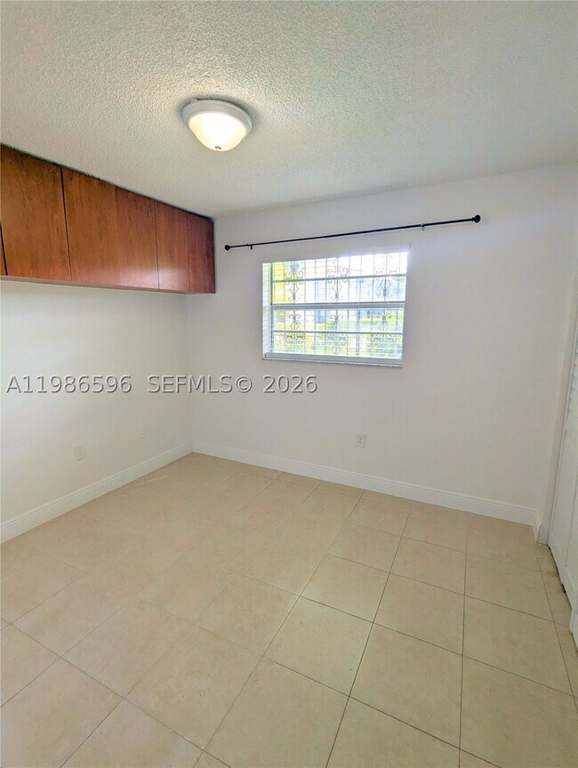 4050 NW 135th St Unit 8-9