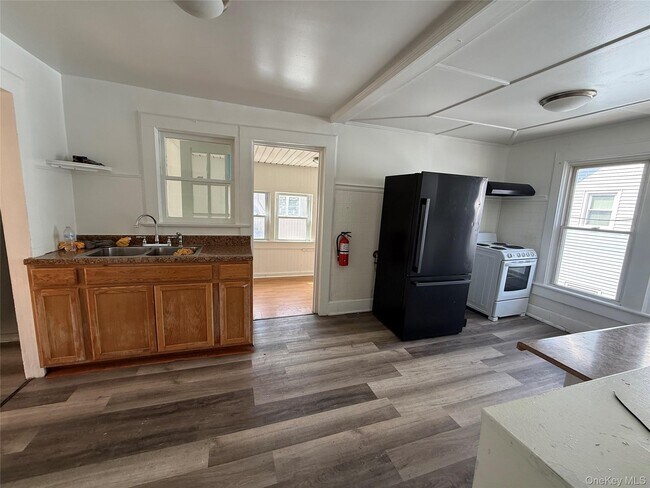 Photo - 11 Knapp Ave Unit 2