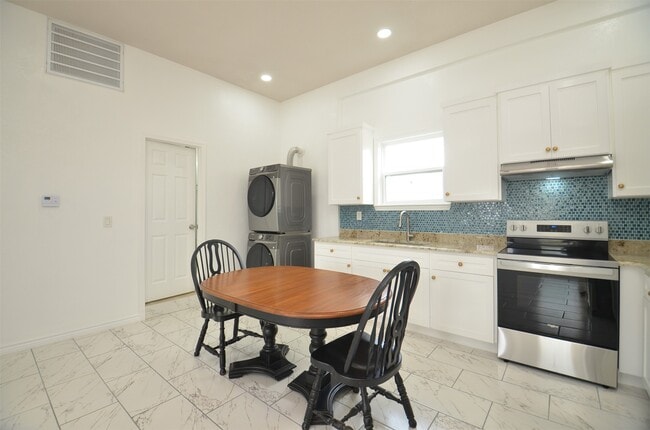 Building Photo - 2002 County Rd 55