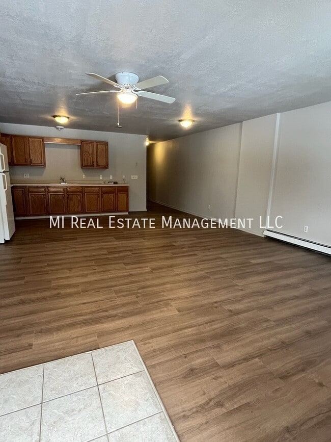 Building Photo - 3359 N Whitehall Rd