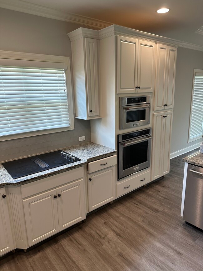 Photo - 8529 Oak Abbey Trl NE