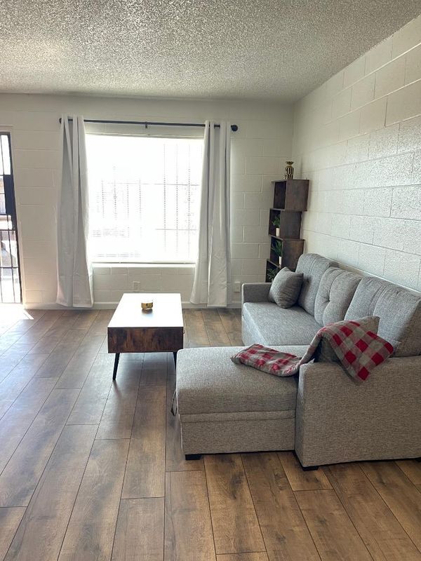 Photo - 615 S Royal Crest Cir