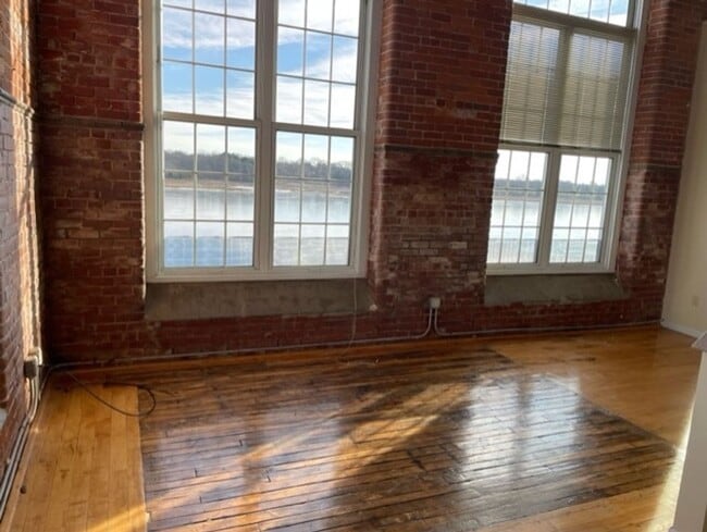Photo - Victoria Riverside Lofts