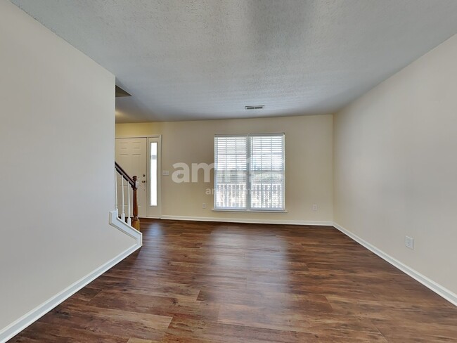 Photo - 2911 Firethorn Dr