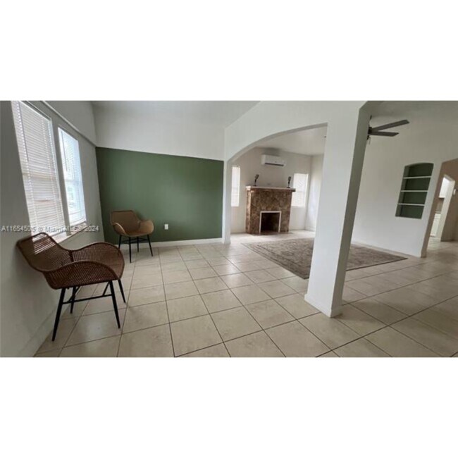 Photo - 113 NW 35th St