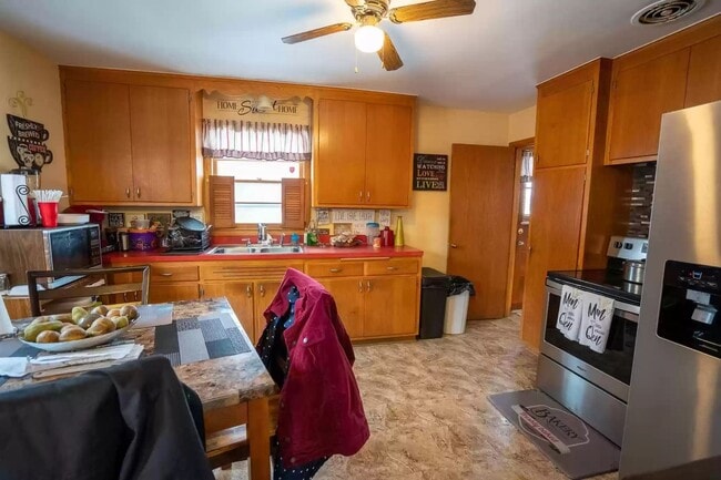 Photo - 3 Bedroom 2 Bath Duplex Richfield Available May 1 2026