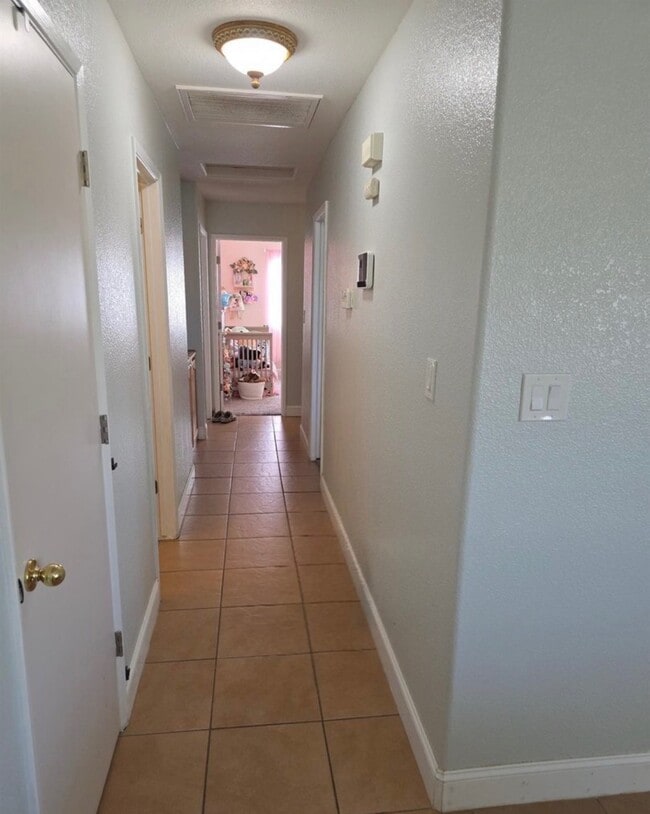 Photo - 406 Calle De La Vina